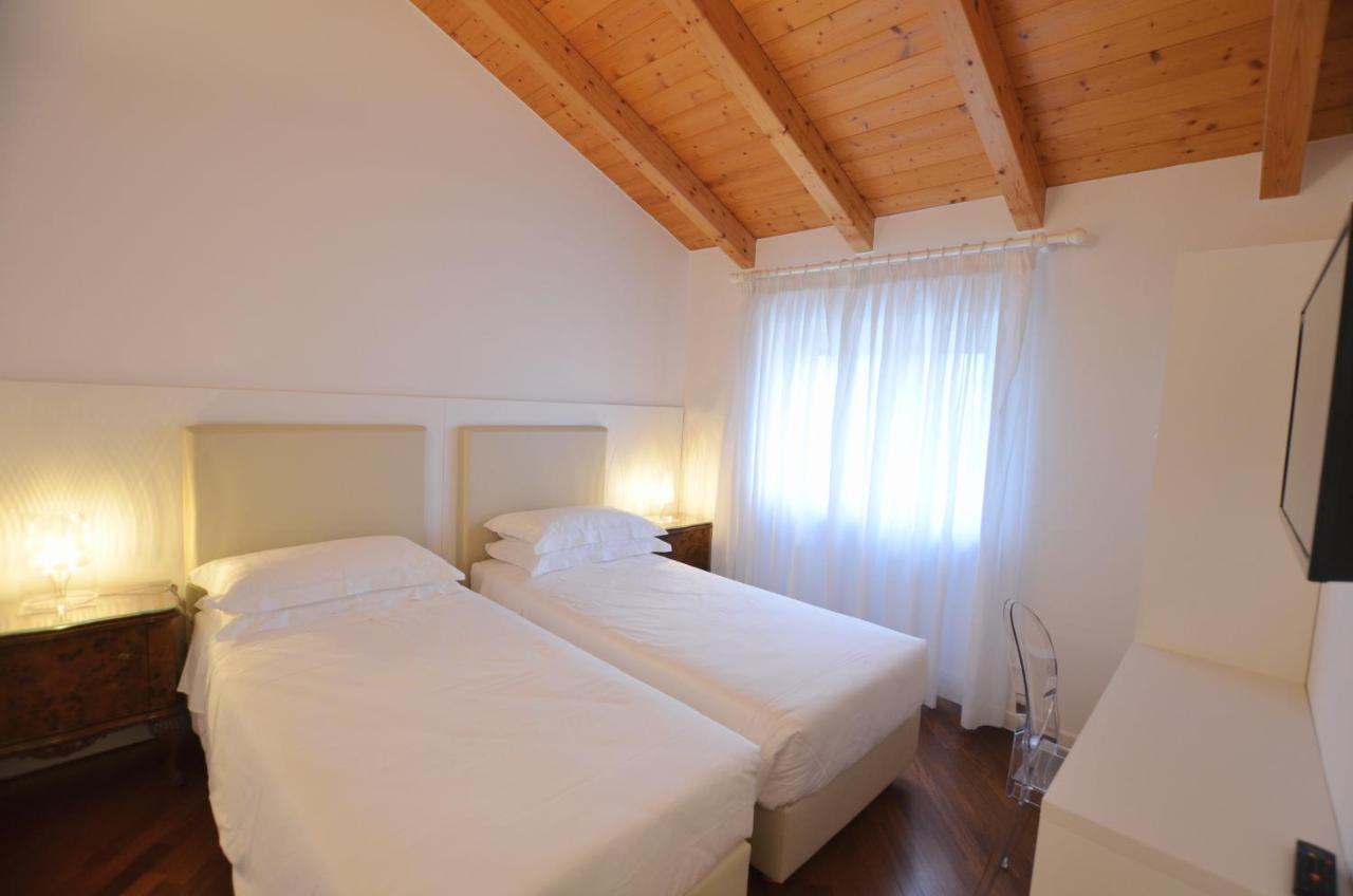 Attic Suite Palme Riva del Garda Luaran gambar