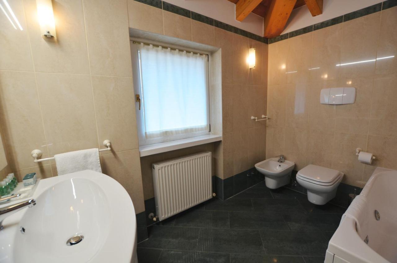 Attic Suite Palme Riva del Garda Luaran gambar