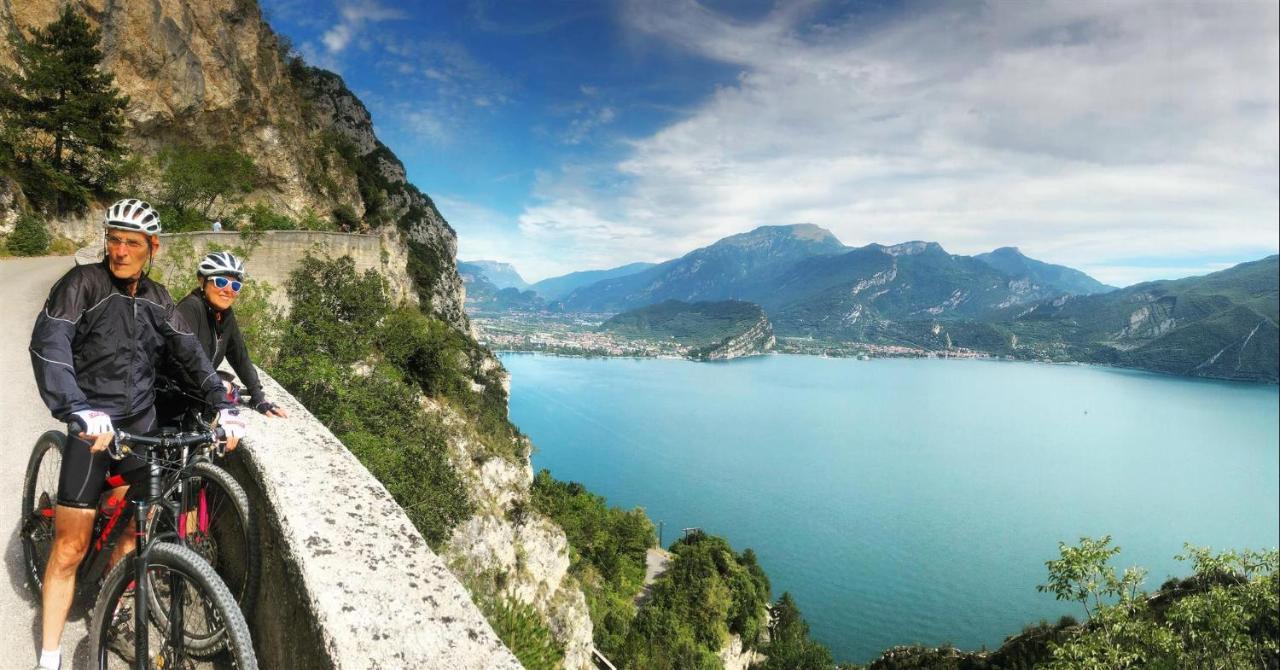 Attic Suite Palme Riva del Garda Luaran gambar