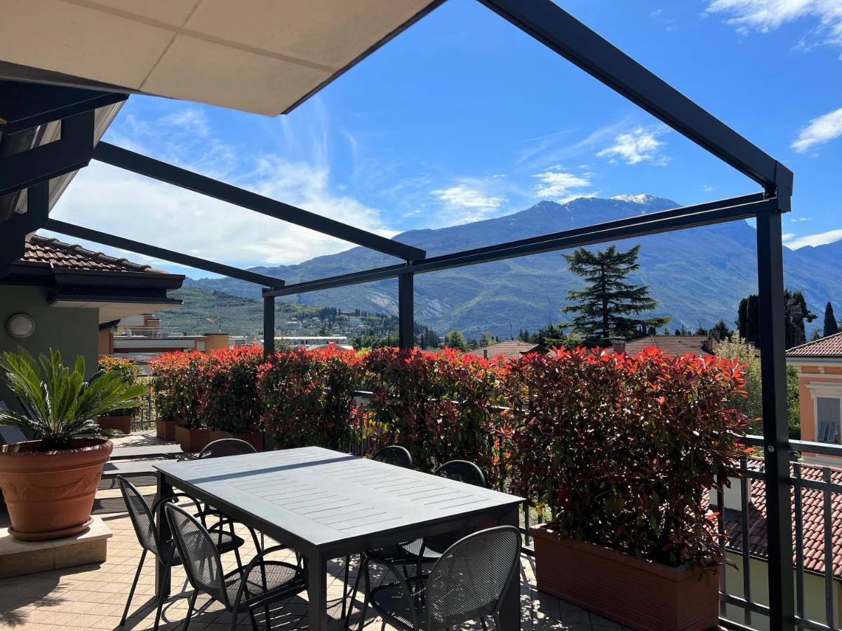 Attic Suite Palme Riva del Garda Luaran gambar