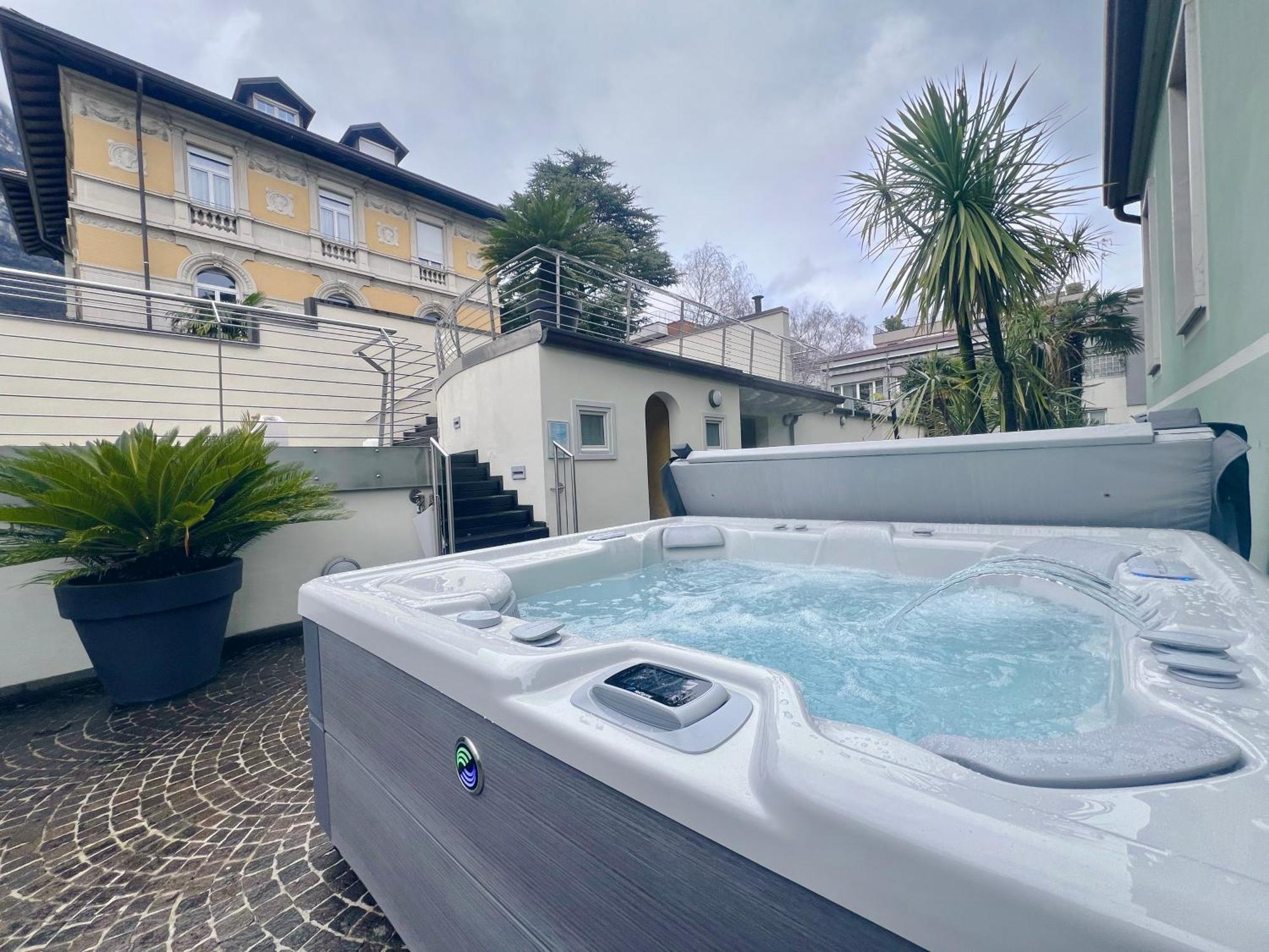 Attic Suite Palme Riva del Garda Luaran gambar